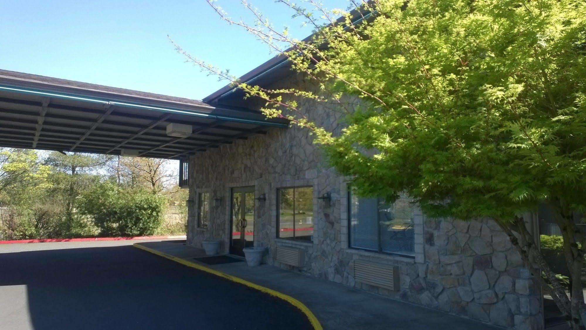 Pepper Tree Inn Beaverton Exterior photo