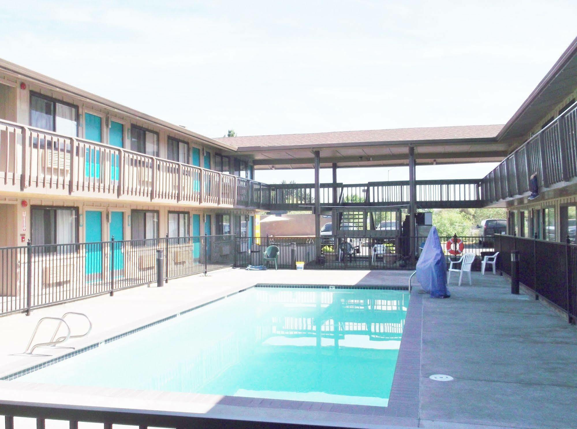 Pepper Tree Inn Beaverton Exterior photo